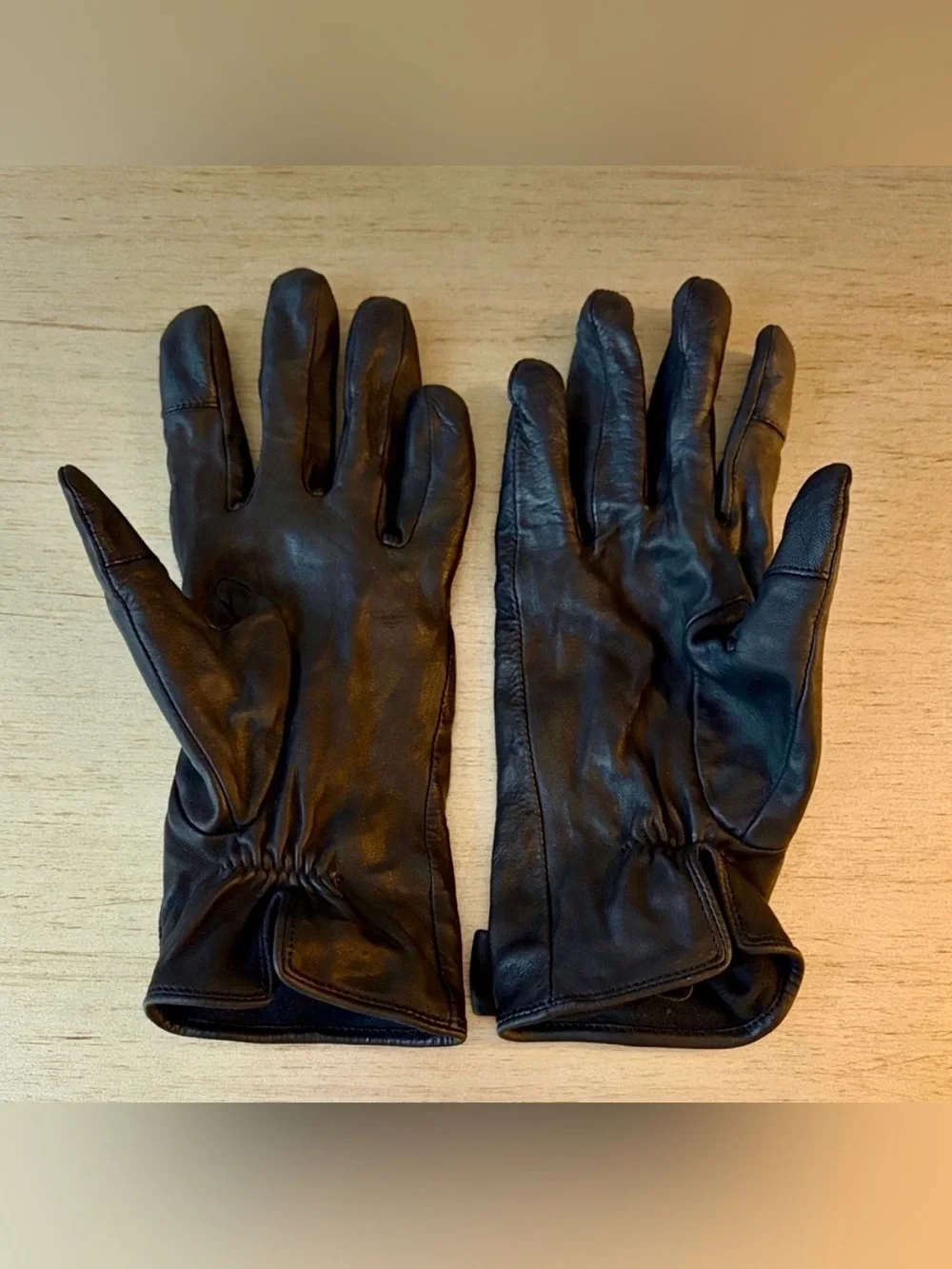 Like new! Kate Spade Black Leather Bow-Trim Gloves